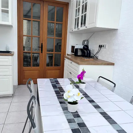 Holiday home Maison Avec Jardin Au Centre De