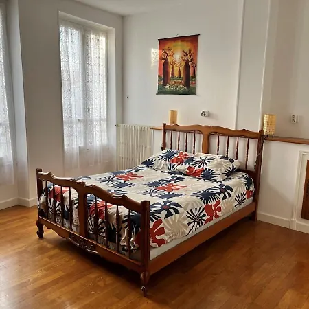 Holiday home Maison Avec Jardin Au Centre De