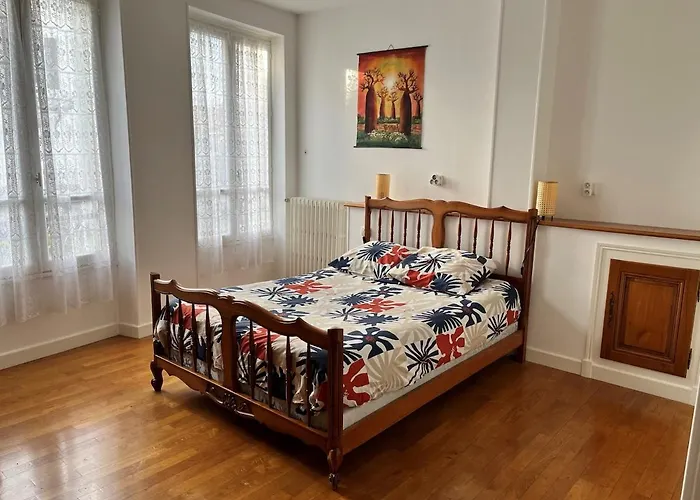 Holiday home Maison Avec Jardin Au Centre De