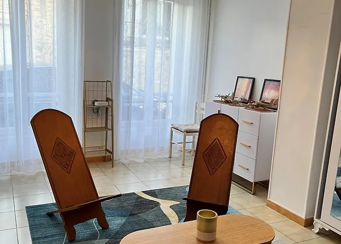 Holiday home Maison Avec Jardin Au Centre De *