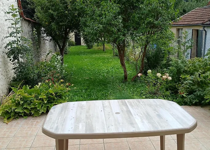 Maison Avec Jardin Au Centre De *